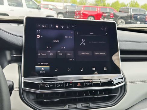 Used 2025 Jeep Compass Limited image 27