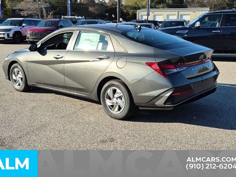 Certified 2026 Hyundai Elantra SE w/ Cargo Package FWD image 9