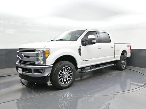 Used 2017 Ford F250 Lariat w/ Lariat Value Package AWD/4WD image 30