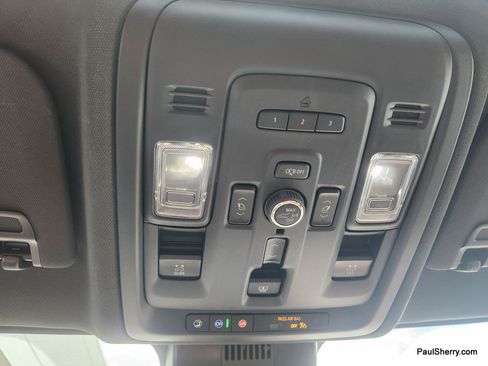 Used 2024 Chevrolet Suburban High Country AWD/4WD image 40