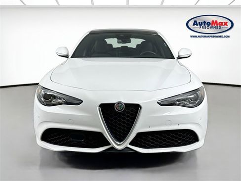 Used 2022 Alfa Romeo Giulia Ti image 7