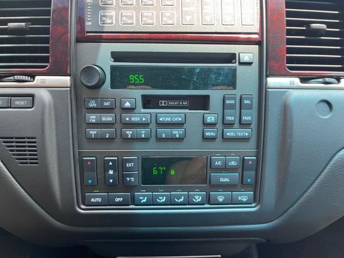 Used 2008 Lincoln Town Car Executive RWD image 38