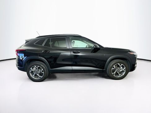Used 2025 Chevrolet Trax LT FWD image 10
