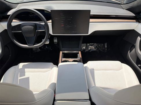 Used 2024 Tesla Model S AWD/4WD image 11