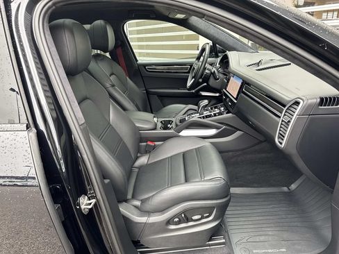 Used 2022 Porsche Cayenne Turbo S AWD/4WD image 8