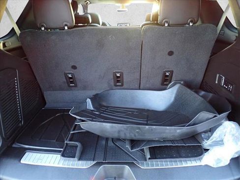 Used 2021 Chevrolet Tahoe Z71 w/ Z71 Signature Package image 9