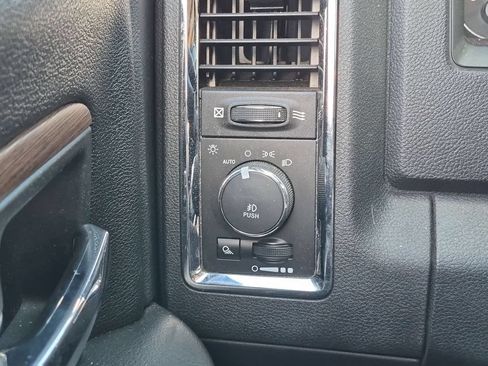Used 2017 RAM 3500 Laramie AWD/4WD image 18