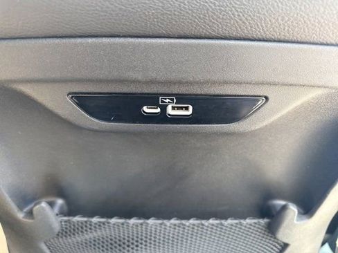 Used 2021 Chrysler Pacifica Touring-L FWD image 15