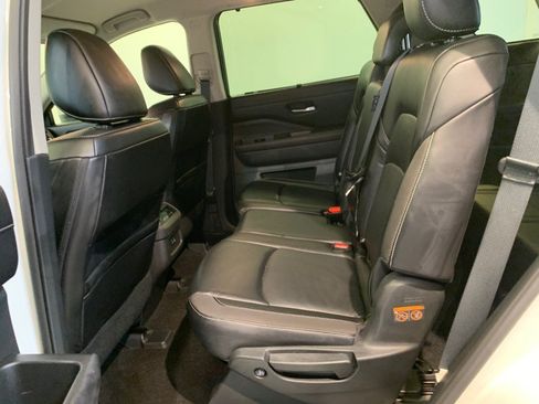 Used 2024 Nissan Pathfinder SL AWD/4WD image 38