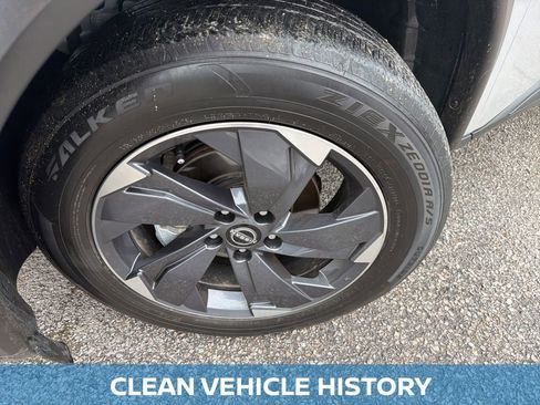 Used 2025 Nissan Rogue SV image 3