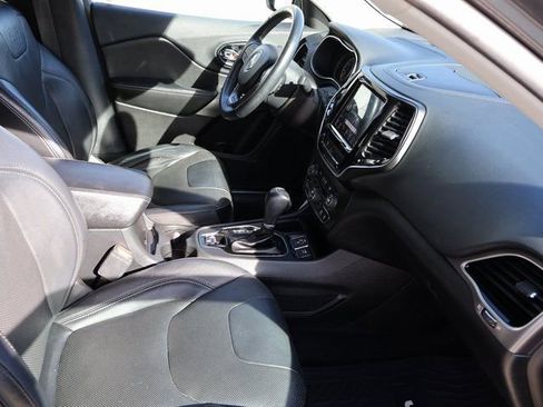 Used 2019 Jeep Cherokee Limited image 12