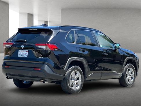 Used 2023 Toyota RAV4 XLE w/ Convenience Package FWD image 4