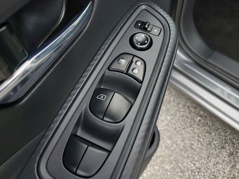 Used 2025 Nissan Versa SV image 16