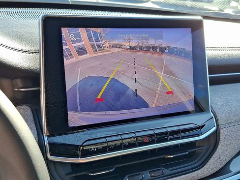 Used 2024 Jeep Compass Latitude image 17