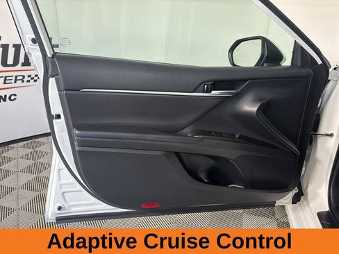 Used 2023 Toyota Camry SE image 8