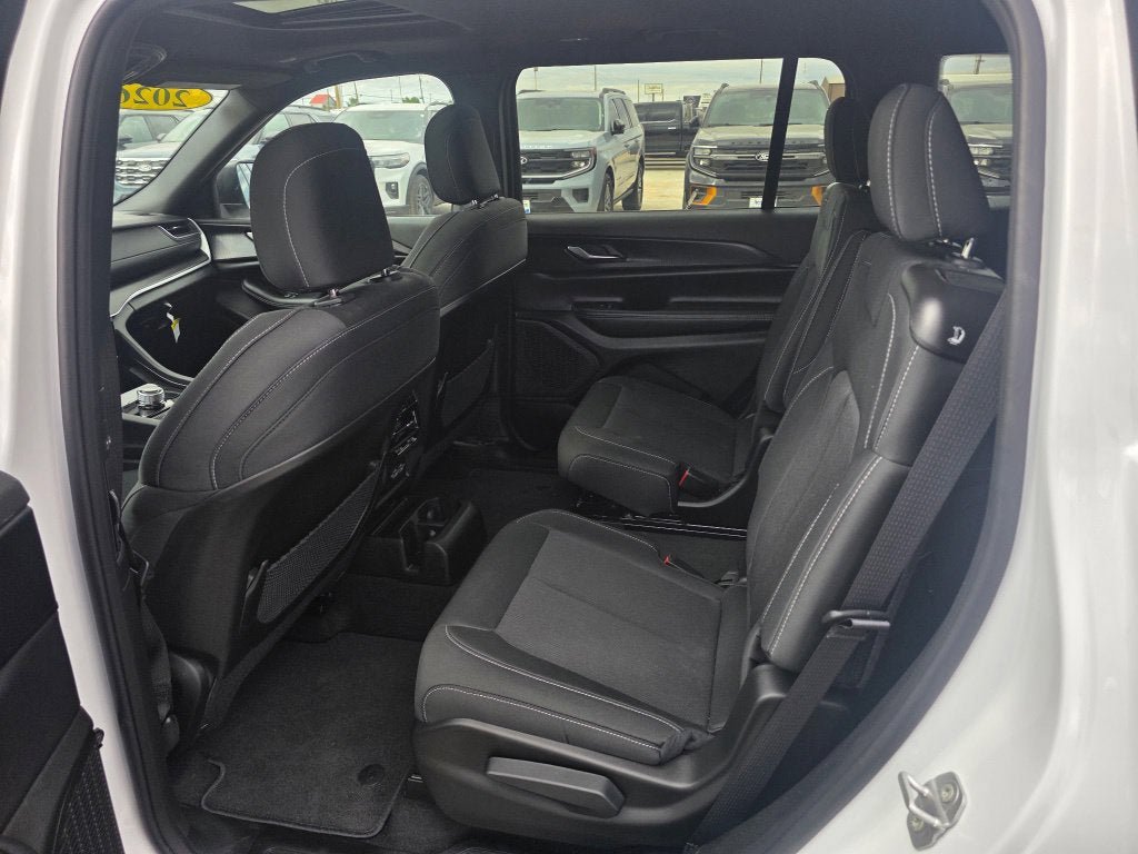 Used 2026 Jeep Grand Cherokee L 2WD image 9