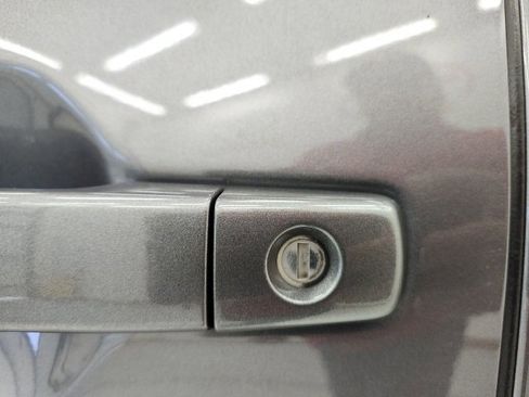 Used 2024 Nissan Frontier SV image 17