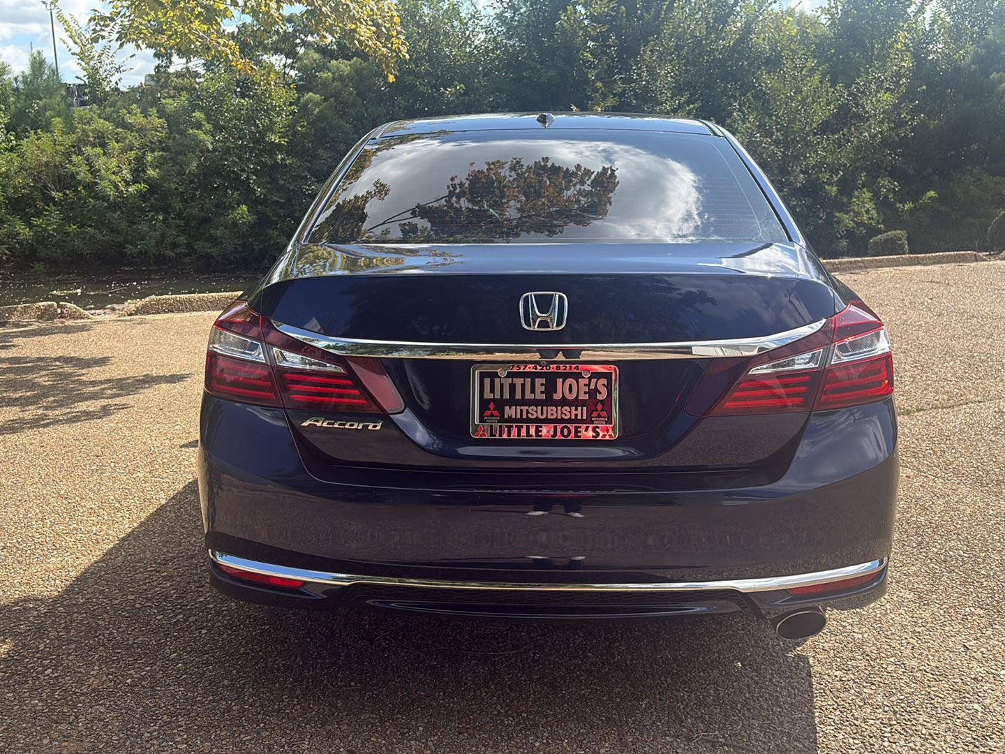Used 2017 Honda Accord EX image 6
