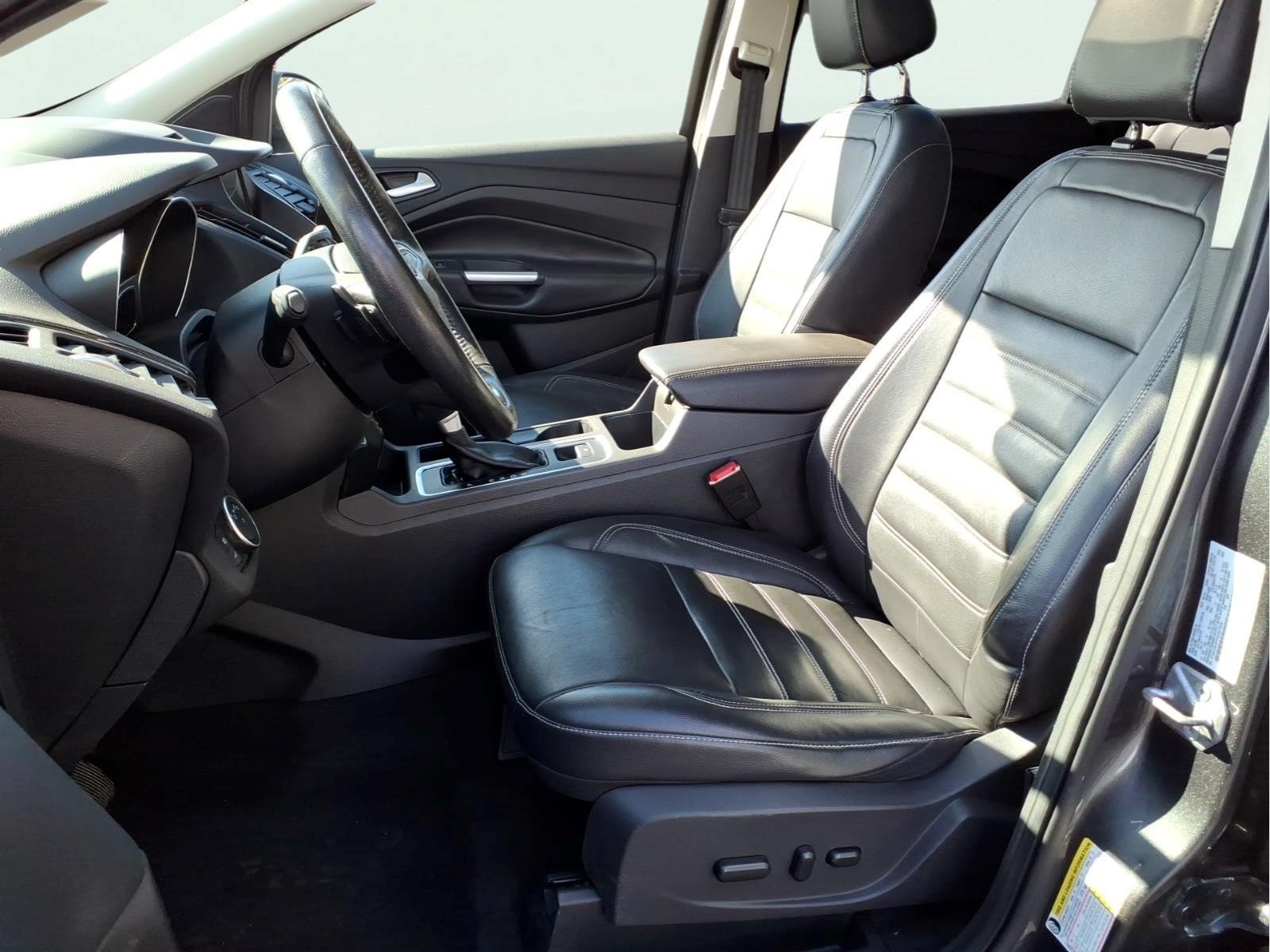Used 2017 Ford Escape Titanium w/ Equipment Group 301A AWD/4WD image 11