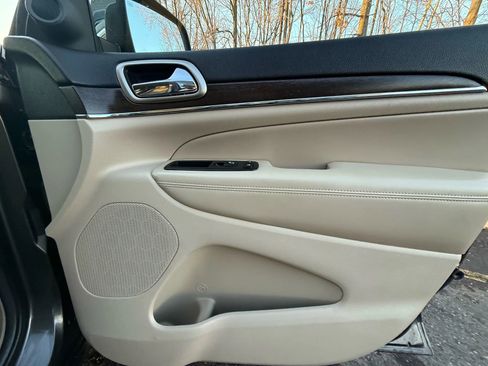 Used 2014 Jeep Grand Cherokee Limited image 30