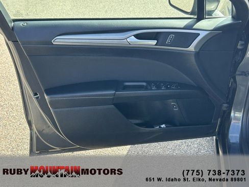 Used 2019 Ford Fusion SE image 9