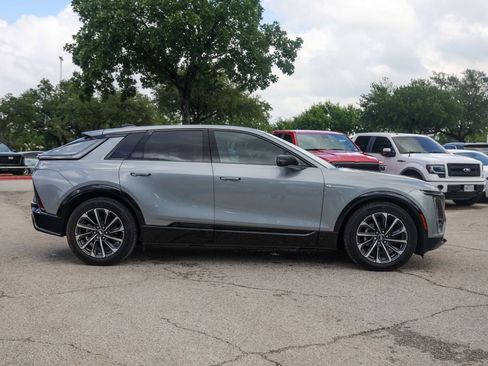 Used 2025 Cadillac Lyriq Sport AWD/4WD image 5