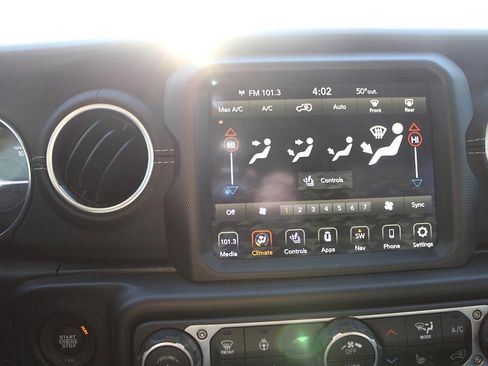 Used 2023 Jeep Wrangler Unlimited Sahara w/ Cold Weather Group image 16