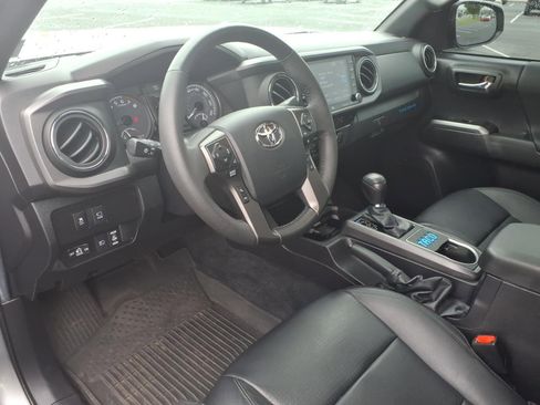 Used 2023 Toyota Tacoma TRD Off-Road w/ TRD Premium Off Road Package AWD/4WD image 21