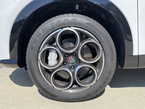 Certified 2024 Alfa Romeo Tonale Ti w/ Active Assist Package image 6