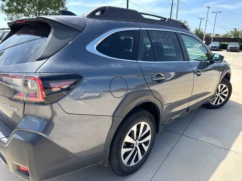 Used 2024 Subaru Outback Premium w/ Popular Package #1 AWD/4WD image 3