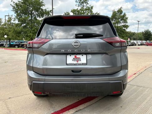 Used 2025 Nissan Rogue SV FWD image 7