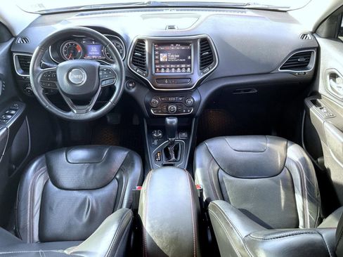 Used 2019 Jeep Cherokee Trailhawk image 12