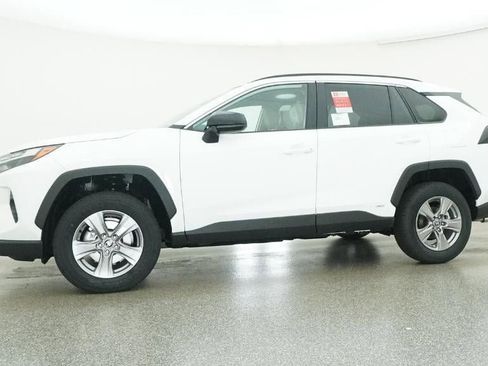 New 2025 Toyota RAV4 LE image 18
