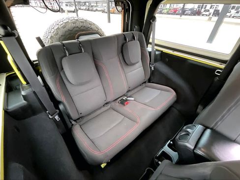 Used 2023 Jeep Wrangler Rubicon w/ Cold Weather Group image 18