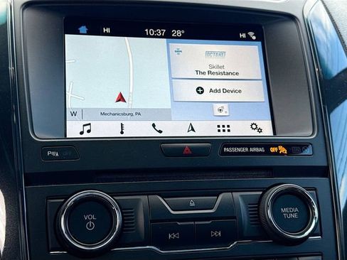 Certified 2018 Ford Explorer XLT w/ Equipment Group 202A image 17