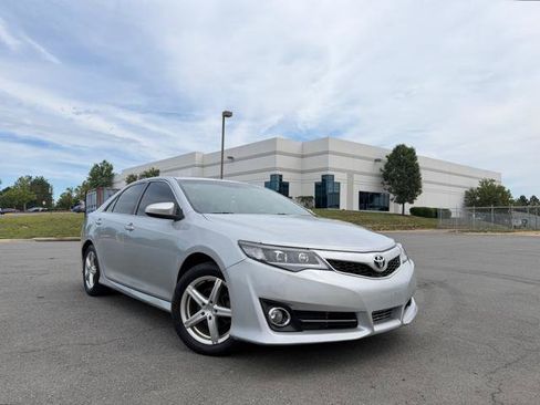 Used 2012 Toyota Camry SE FWD image 2