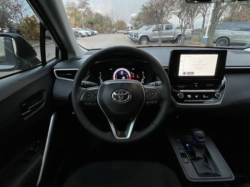 Used 2026 Toyota Corolla Cross LE image 11
