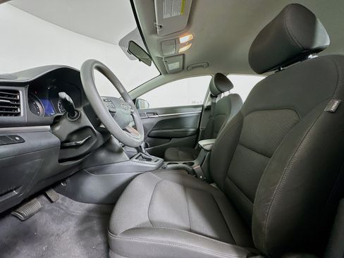 Used 2019 Hyundai Elantra SE w/ Cargo Package FWD image 13
