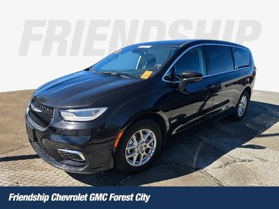 Used 2024 Chrysler Pacifica Touring-L