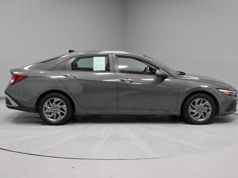 Used 2024 Hyundai Elantra SEL FWD image 12