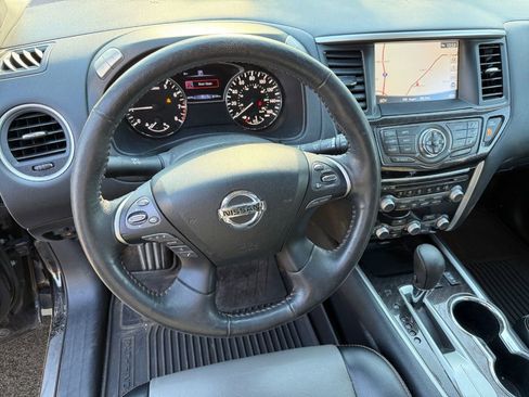 Used 2020 Nissan Pathfinder SL image 14
