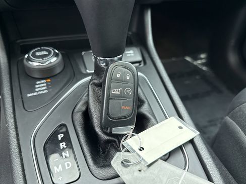 Used 2020 Jeep Cherokee High Altitude AWD/4WD image 24