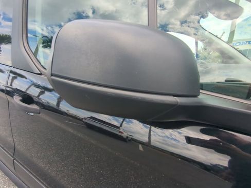 Used 2022 Ford Transit Connect XLT image 12