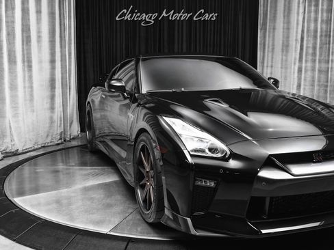 Used 2017 Nissan GT-R Premium w/ Premium Interior Package AWD/4WD image 37