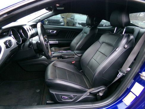 Used 2016 Ford Mustang Premium image 15