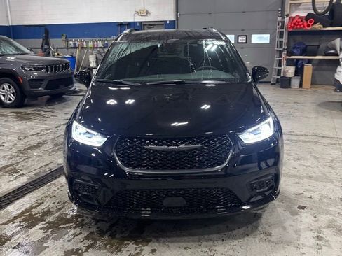 New 2026 Chrysler Pacifica Select image 2