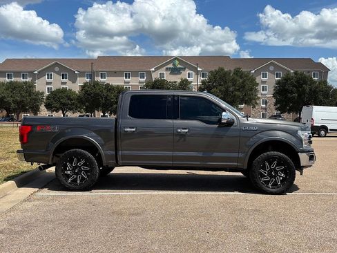 Used 2018 Ford F150 Lariat w/ Equipment Group 502A Luxury AWD/4WD image 4