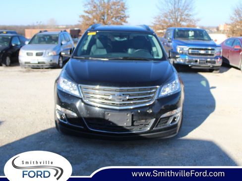 Used 2017 Chevrolet Traverse LT image 1