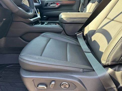 New 2026 GMC Yukon XL Denali w/ Sun & Power Step Package image 10