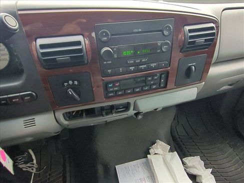 Used 2006 Ford F350 Lariat image 10